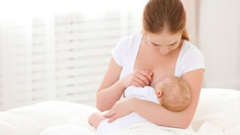 Yeni Doğan Bebeklerde Emzirme Nasıl Olmalıdır?